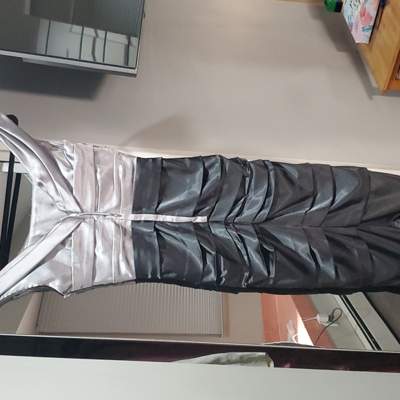 Classy midi ruched dress - Picture 2 of 2